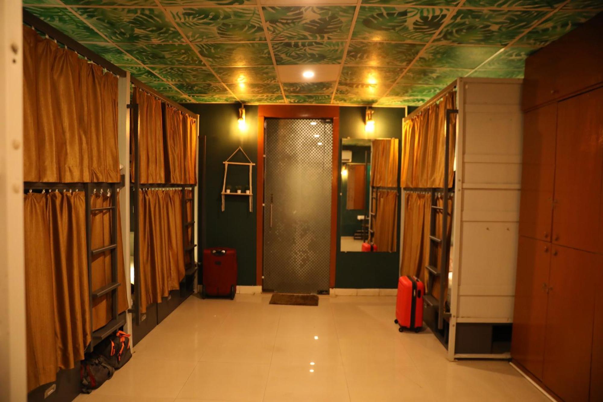 Forrest Hostels ムンバイ エクステリア 写真