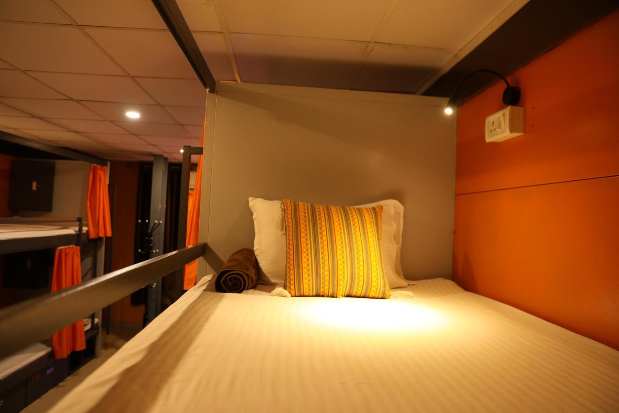 Forrest Hostels ムンバイ エクステリア 写真