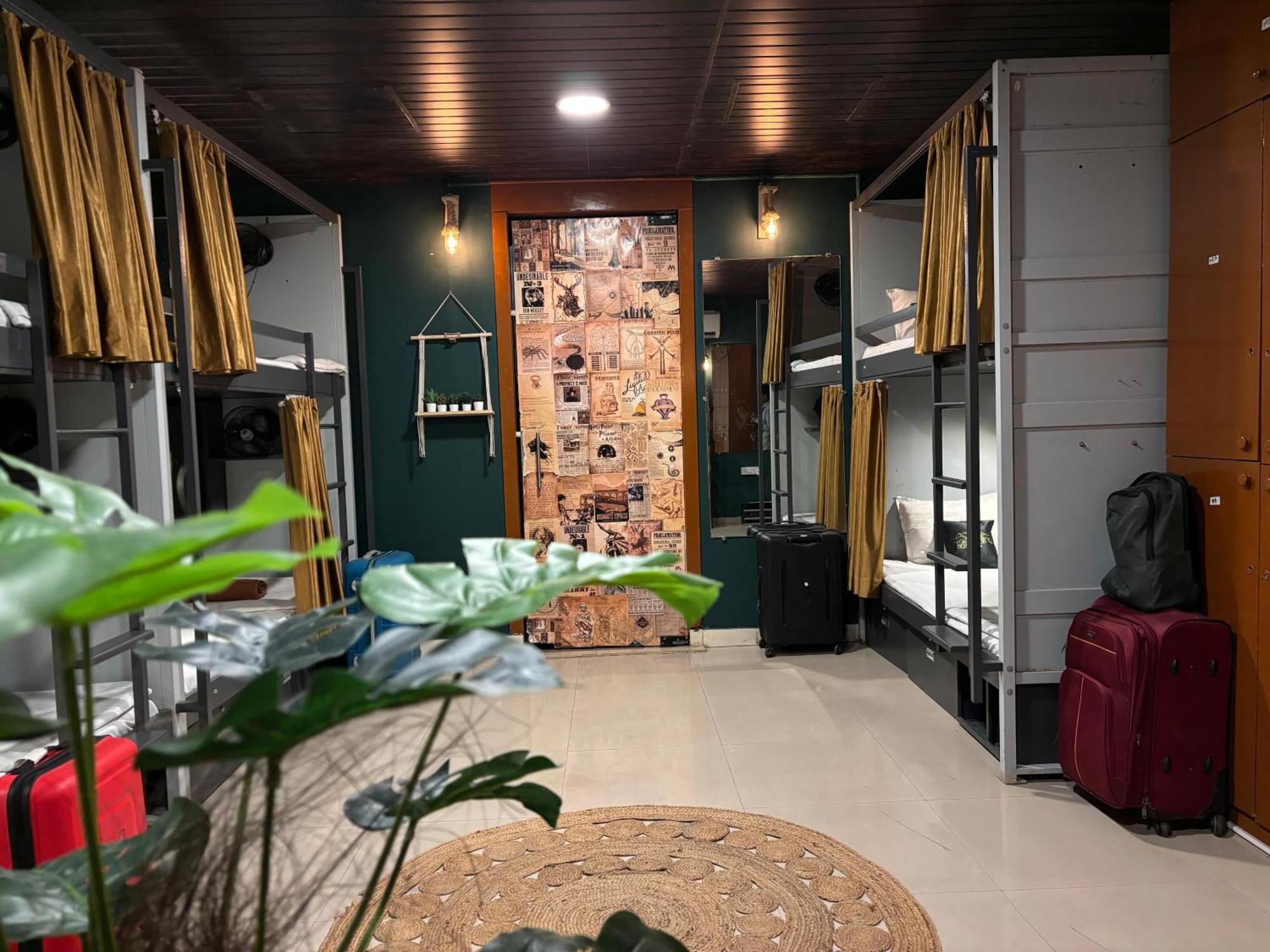 Forrest Hostels ムンバイ エクステリア 写真