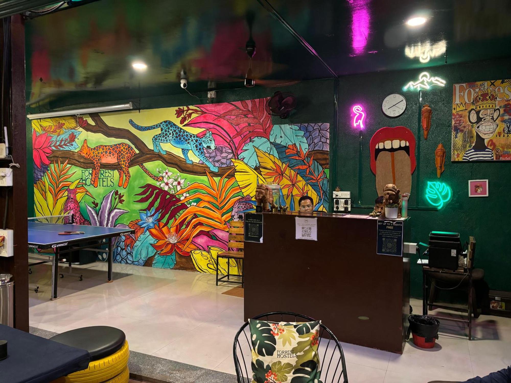 Forrest Hostels ムンバイ エクステリア 写真