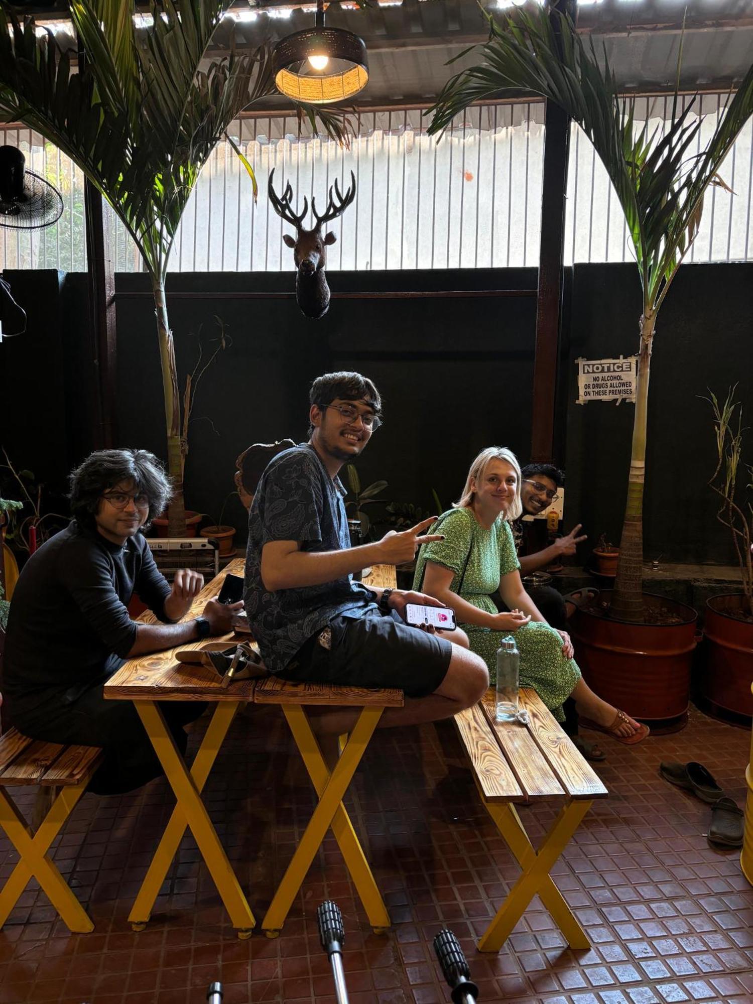 Forrest Hostels ムンバイ エクステリア 写真